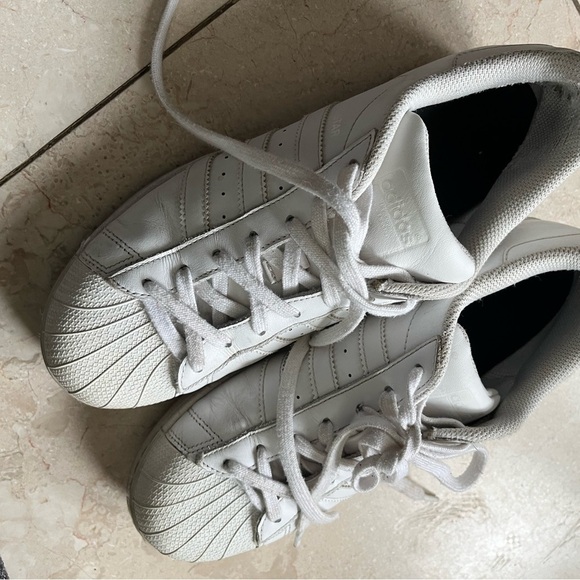 Adidas  Supestar men’s shoe size 9.5 white and white stripes - Picture 8 of 10